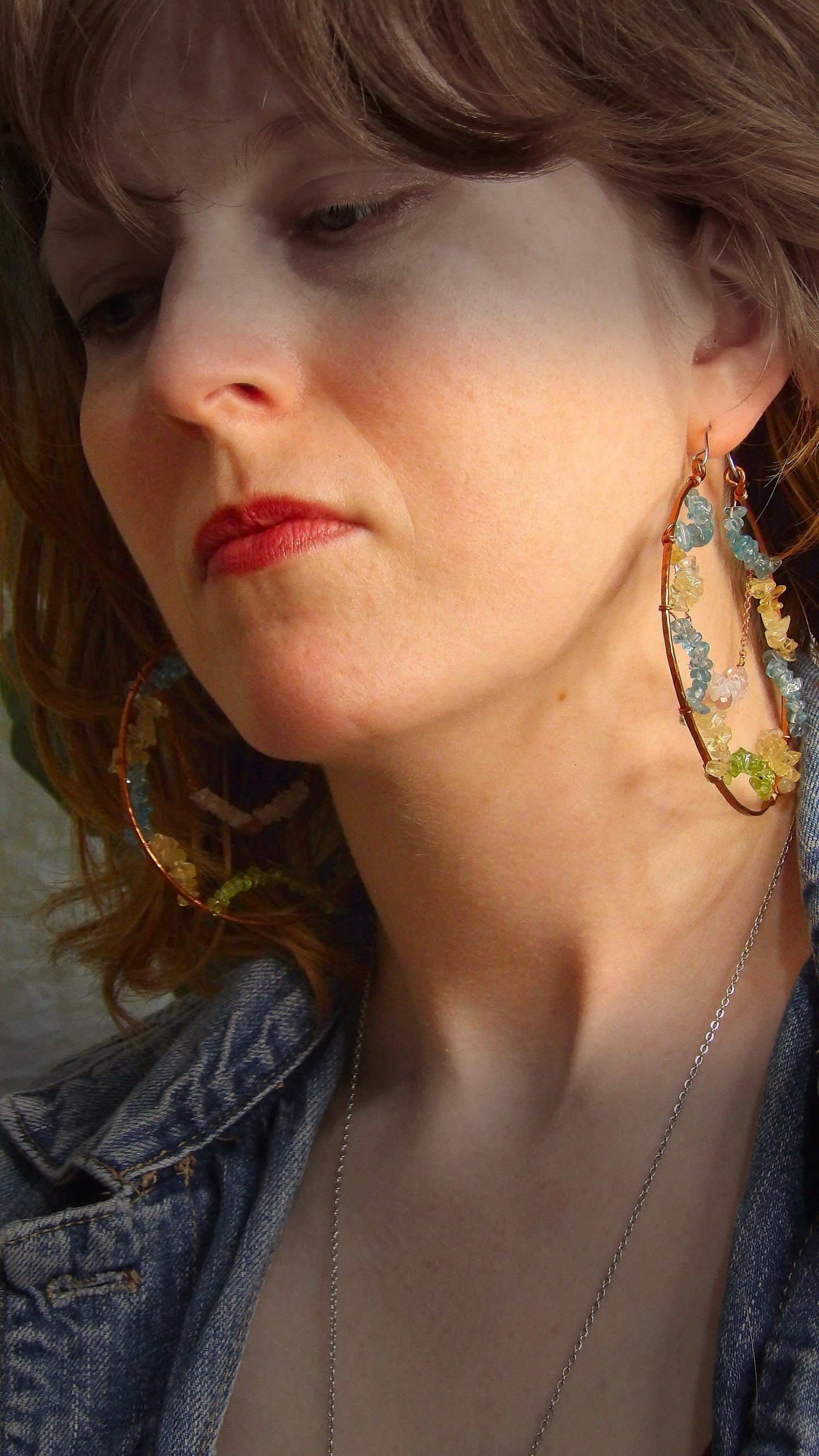 extra large hammered copper hoop earrings - gemstone chip earrings - bohemian earrings - boho earrings - sustainable fashion - rustic earrings