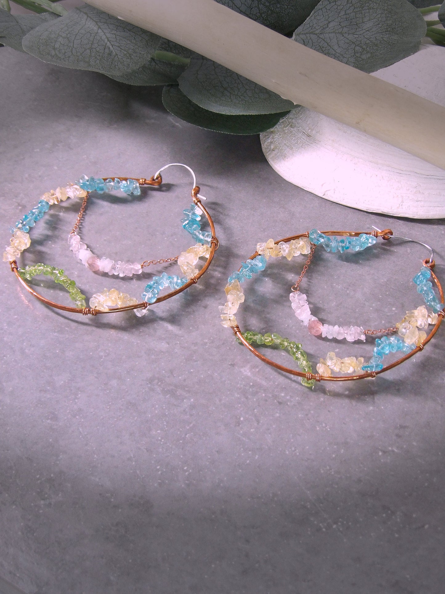 extra large hammered copper hoop earrings - gemstone chip earrings - bohemian earrings - boho earrings - sustainable fashion - rustic earrings