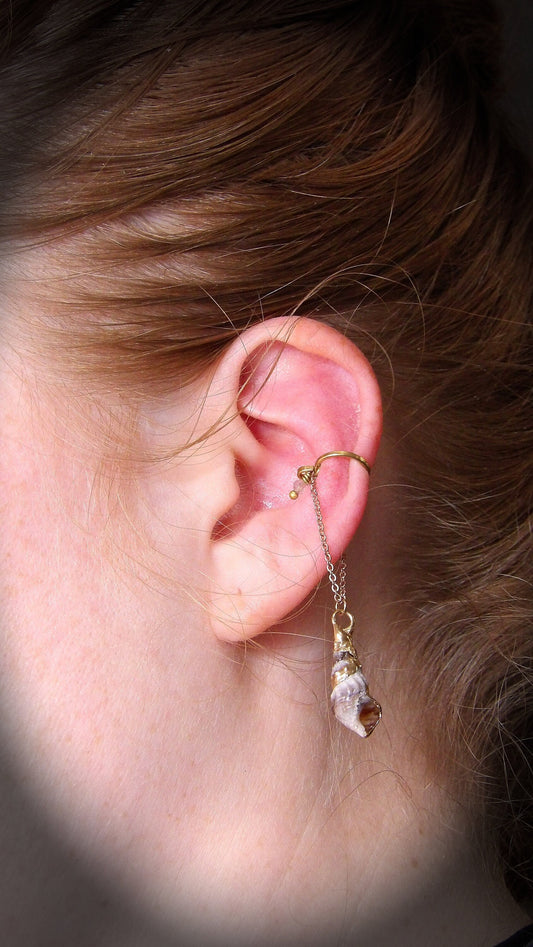 Ear cuff no piercing with seashell charm