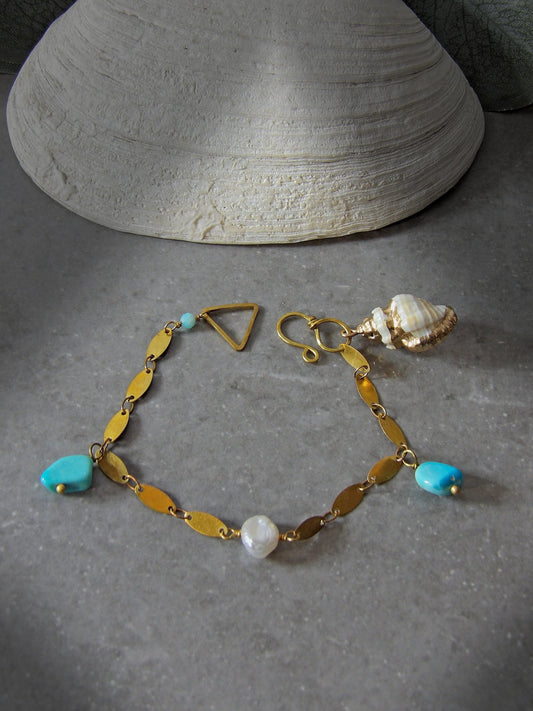 Single pearl bracelet. Baroque pearl bracelet. Genuine arizona turquoise bracelet. Intentional jewelry. Bohemian jewelry. Boho jewelry.